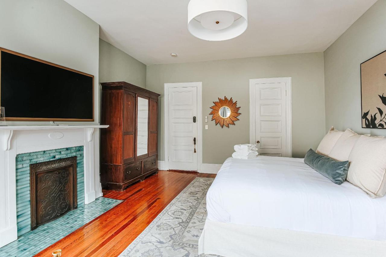 The Historic Berkeley Place Staunton Room photo
