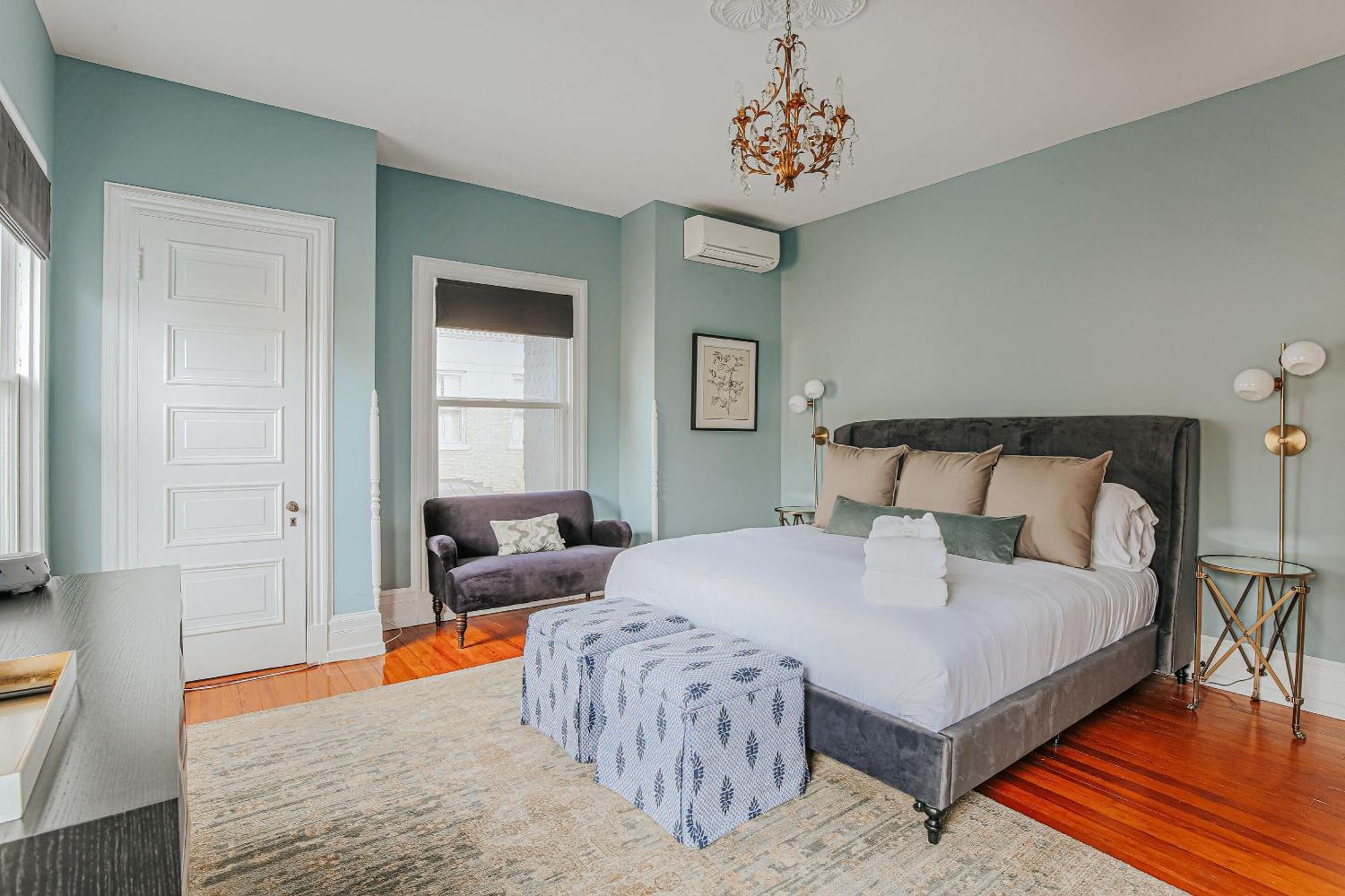 The Historic Berkeley Place Staunton Room photo