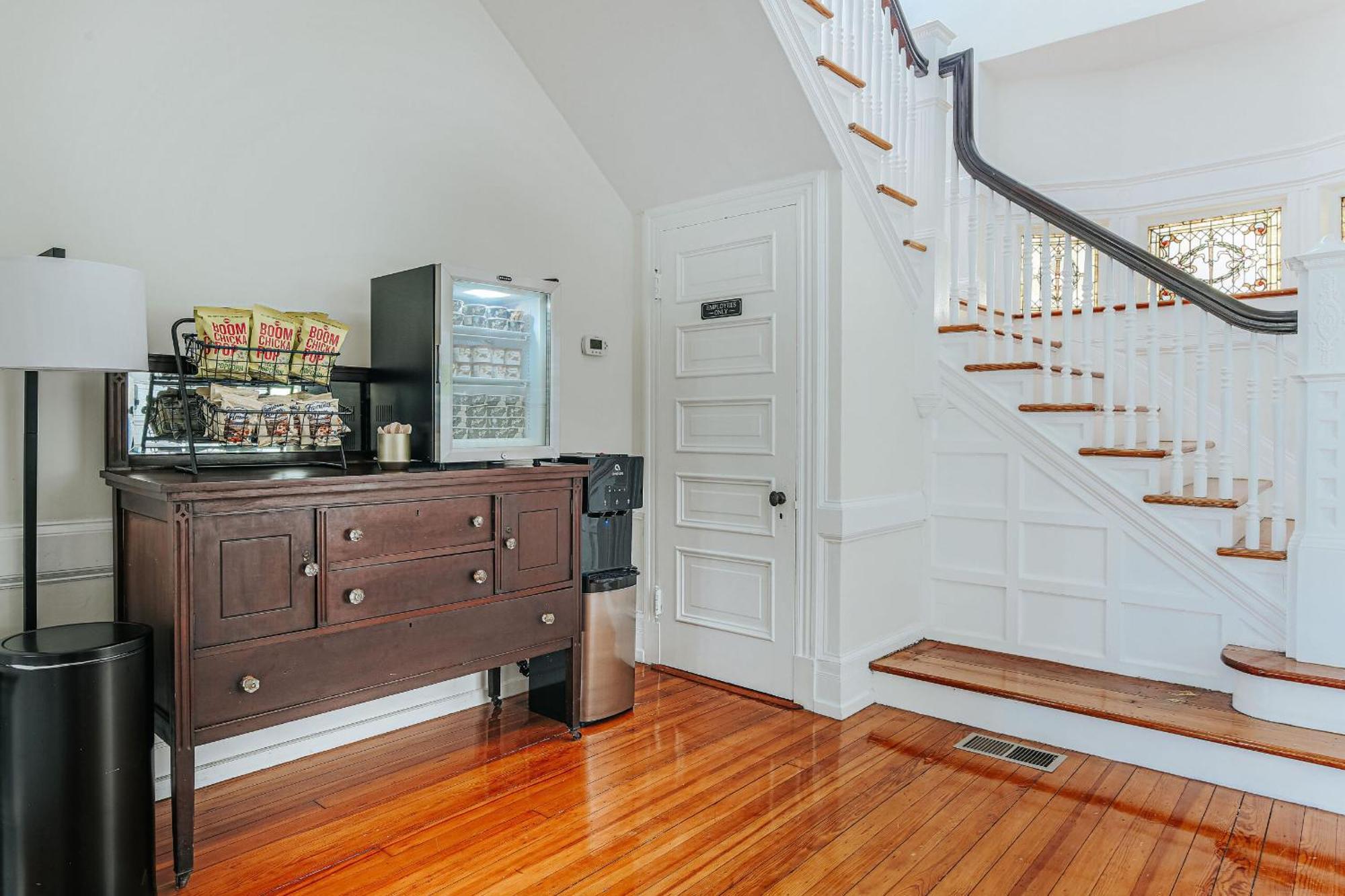 The Historic Berkeley Place Staunton Room photo