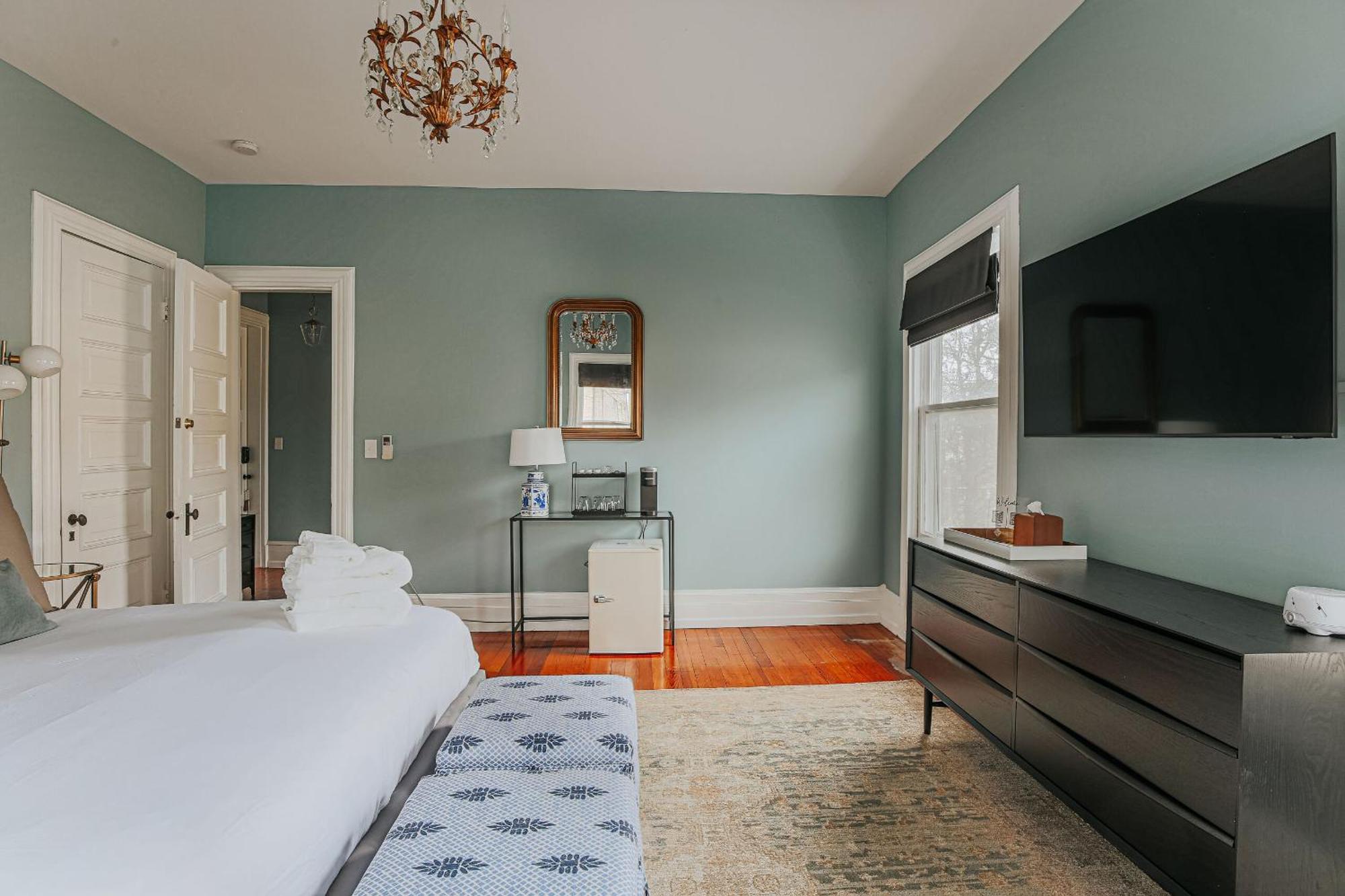 The Historic Berkeley Place Staunton Room photo