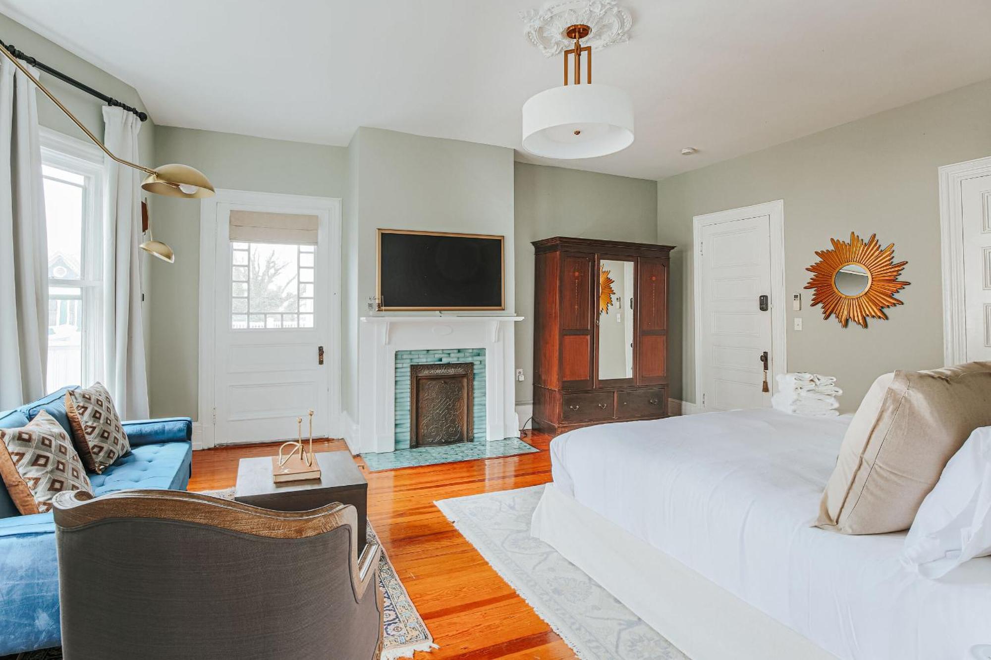 The Historic Berkeley Place Staunton Room photo