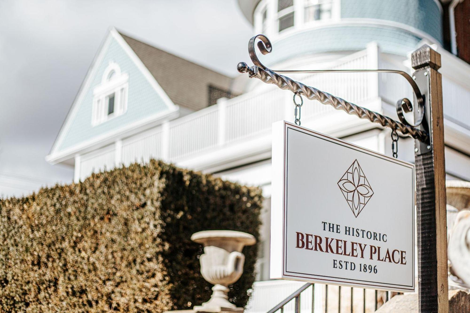 The Historic Berkeley Place Staunton Room photo
