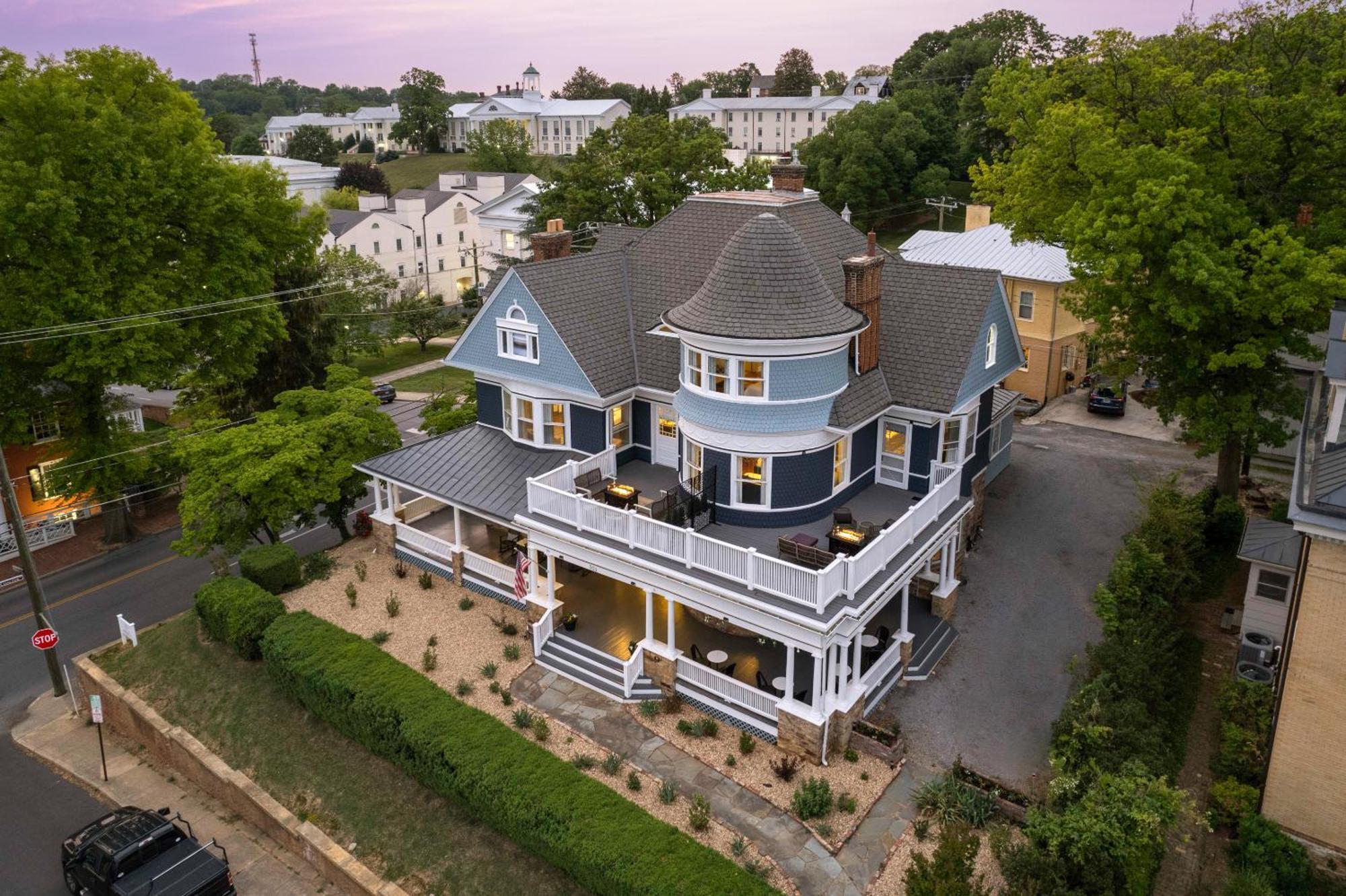 The Historic Berkeley Place Staunton Exterior photo